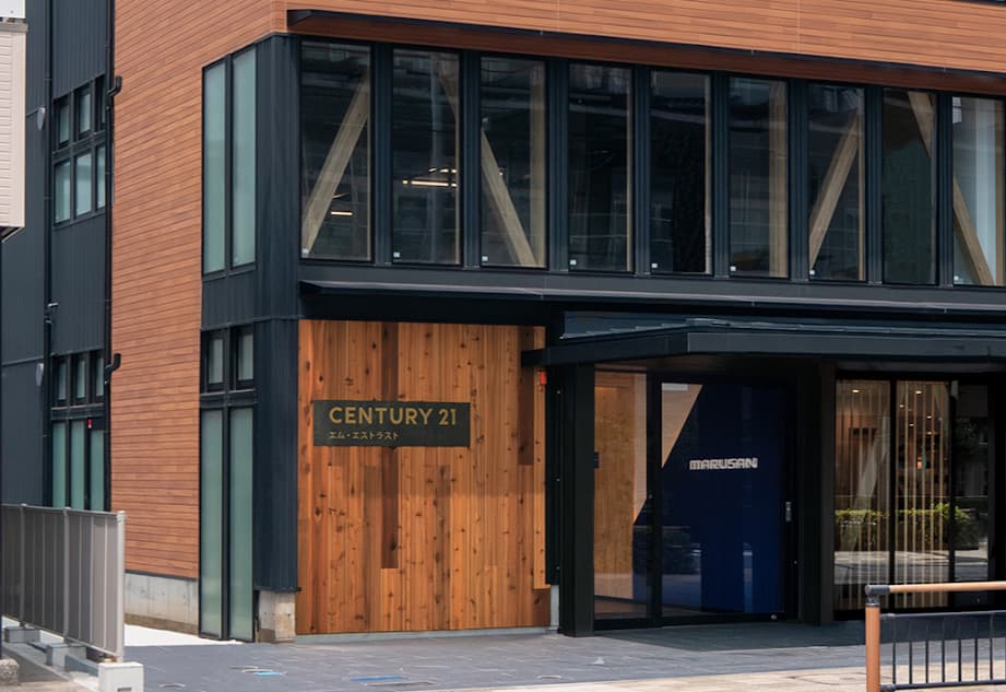 CENTURY 21 エム・エストラスト・丸産技研の建物外観
